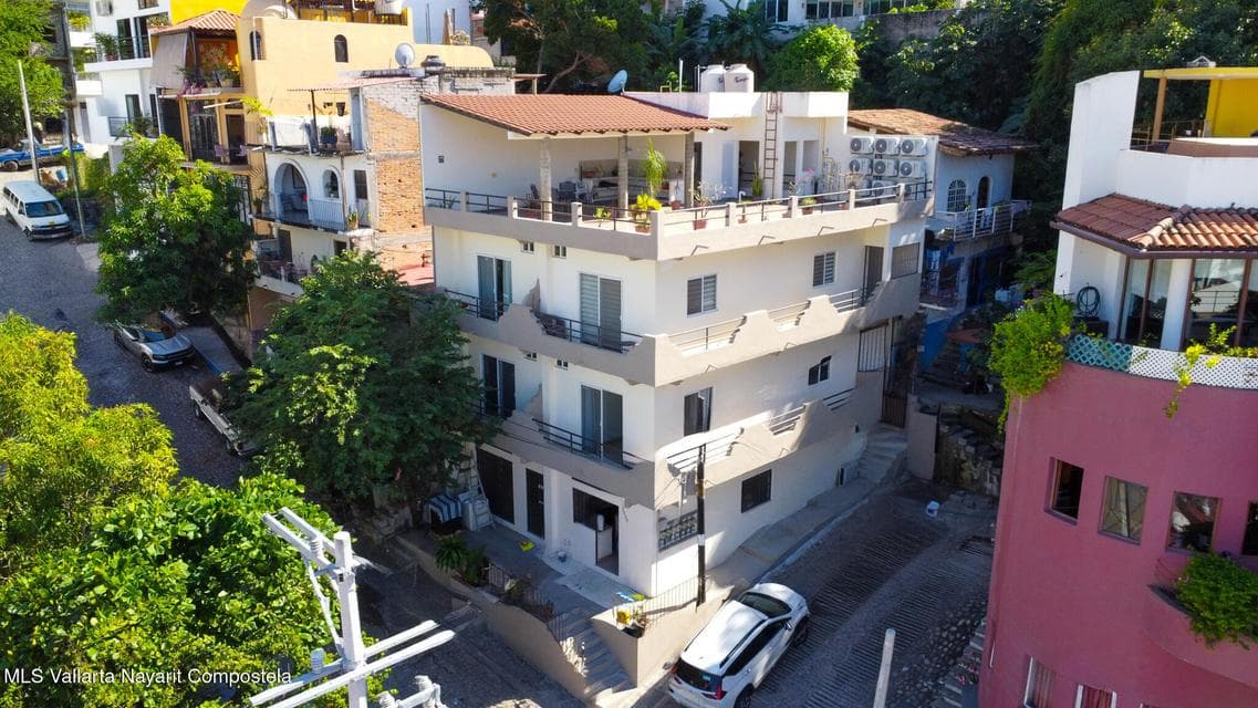 Bugambilias Building