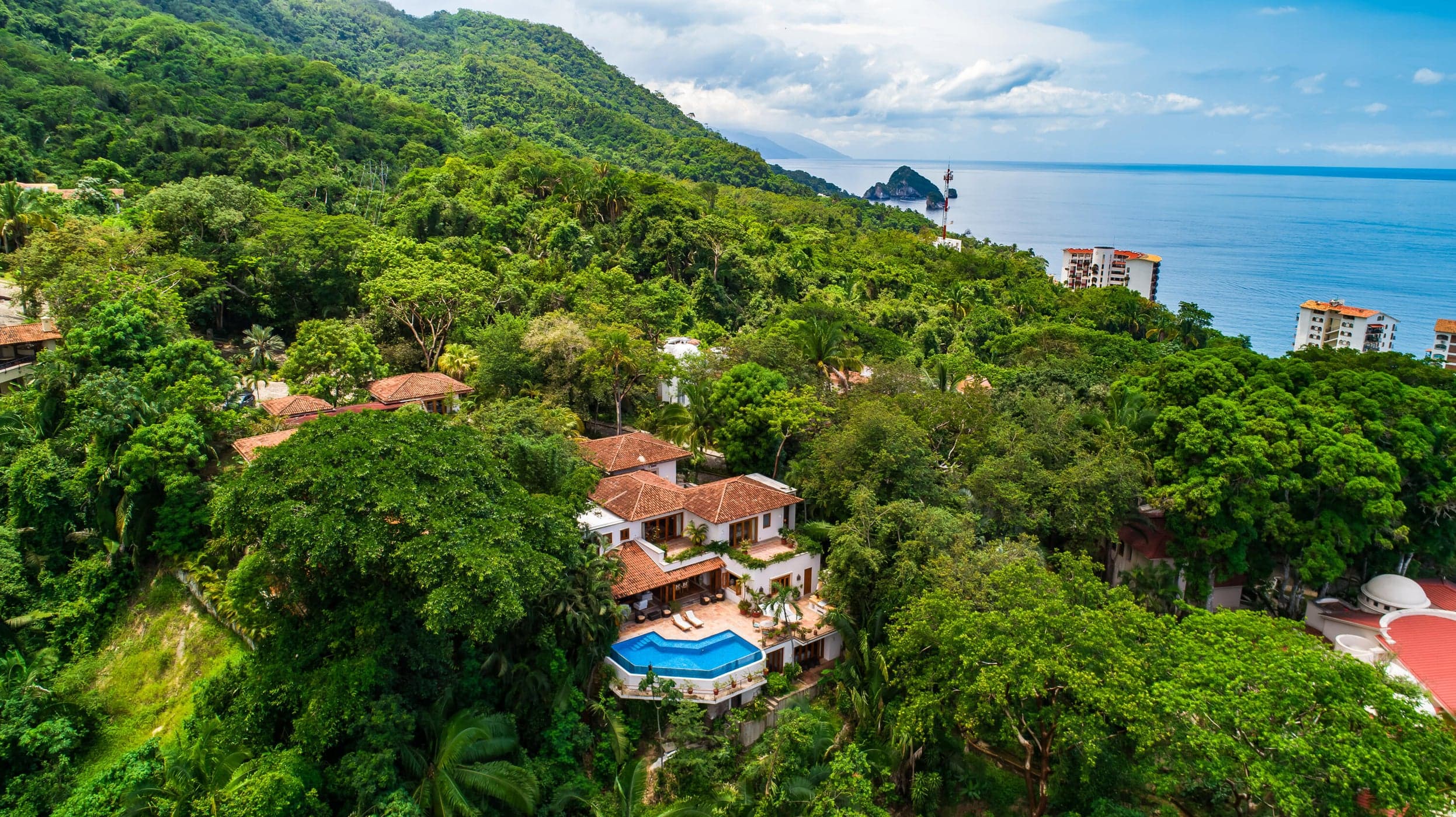 Sierra del Mar, Casa Encantada