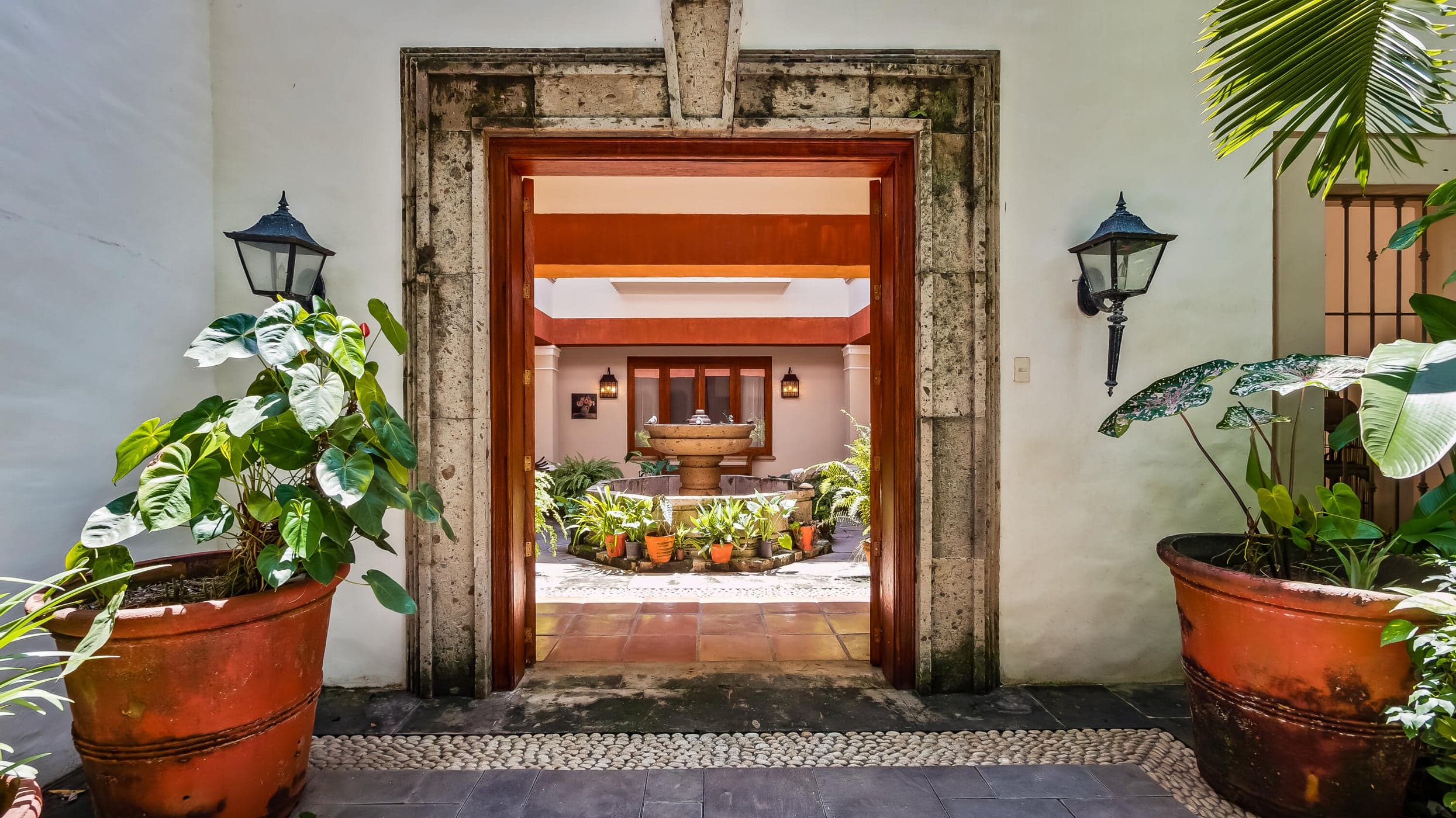 Sierra del Mar, Casa Encantada