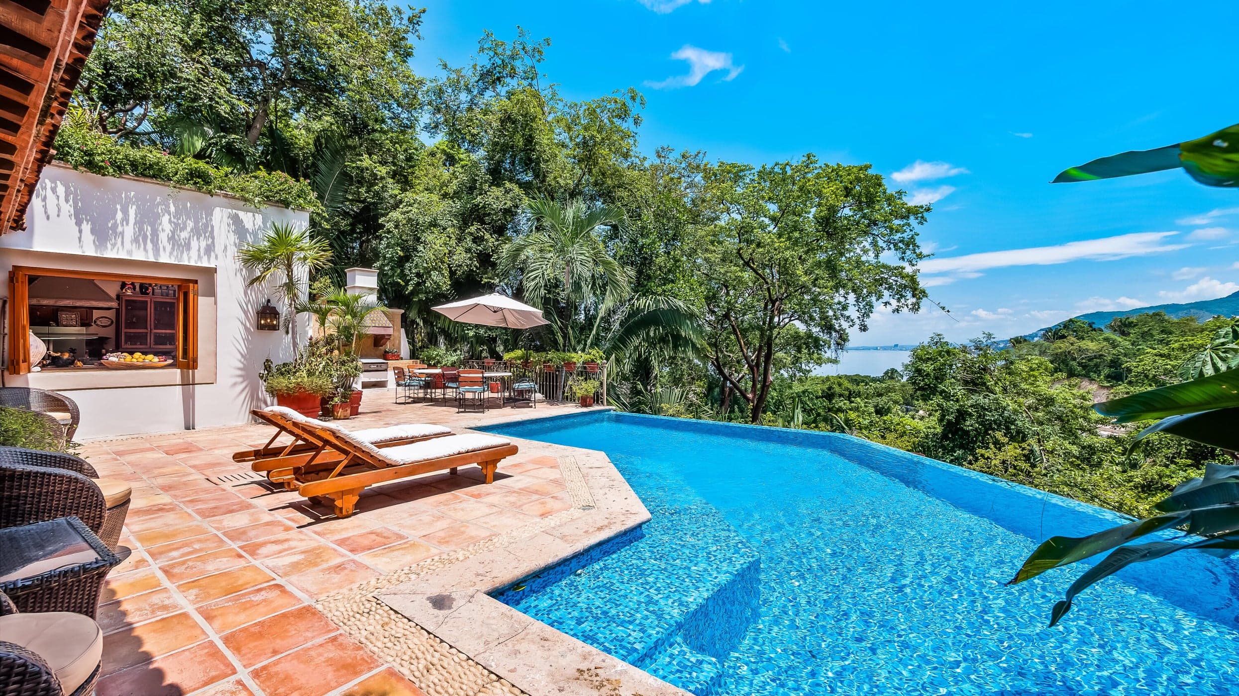 Sierra del Mar, Casa Encantada