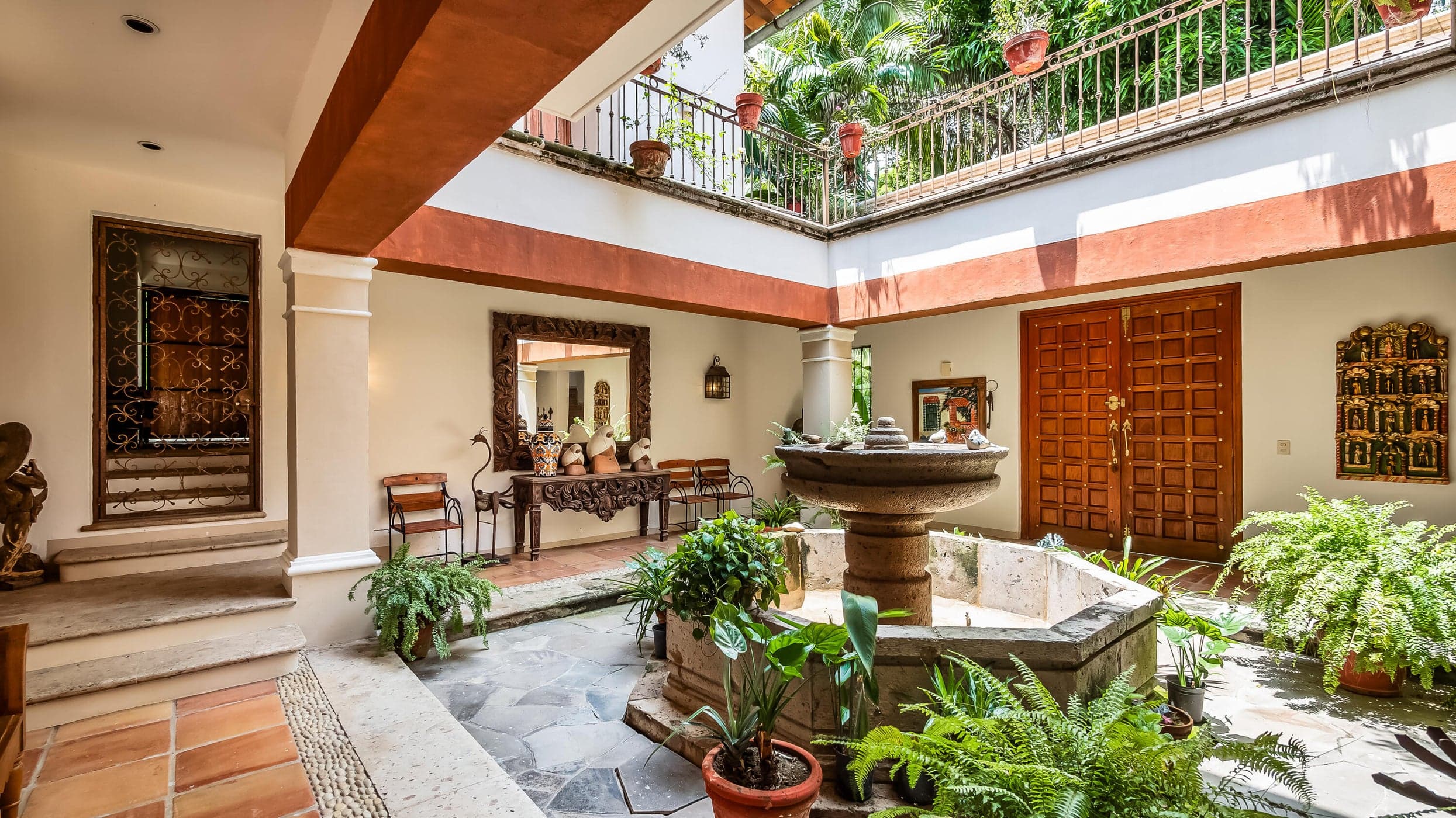 Sierra del Mar, Casa Encantada