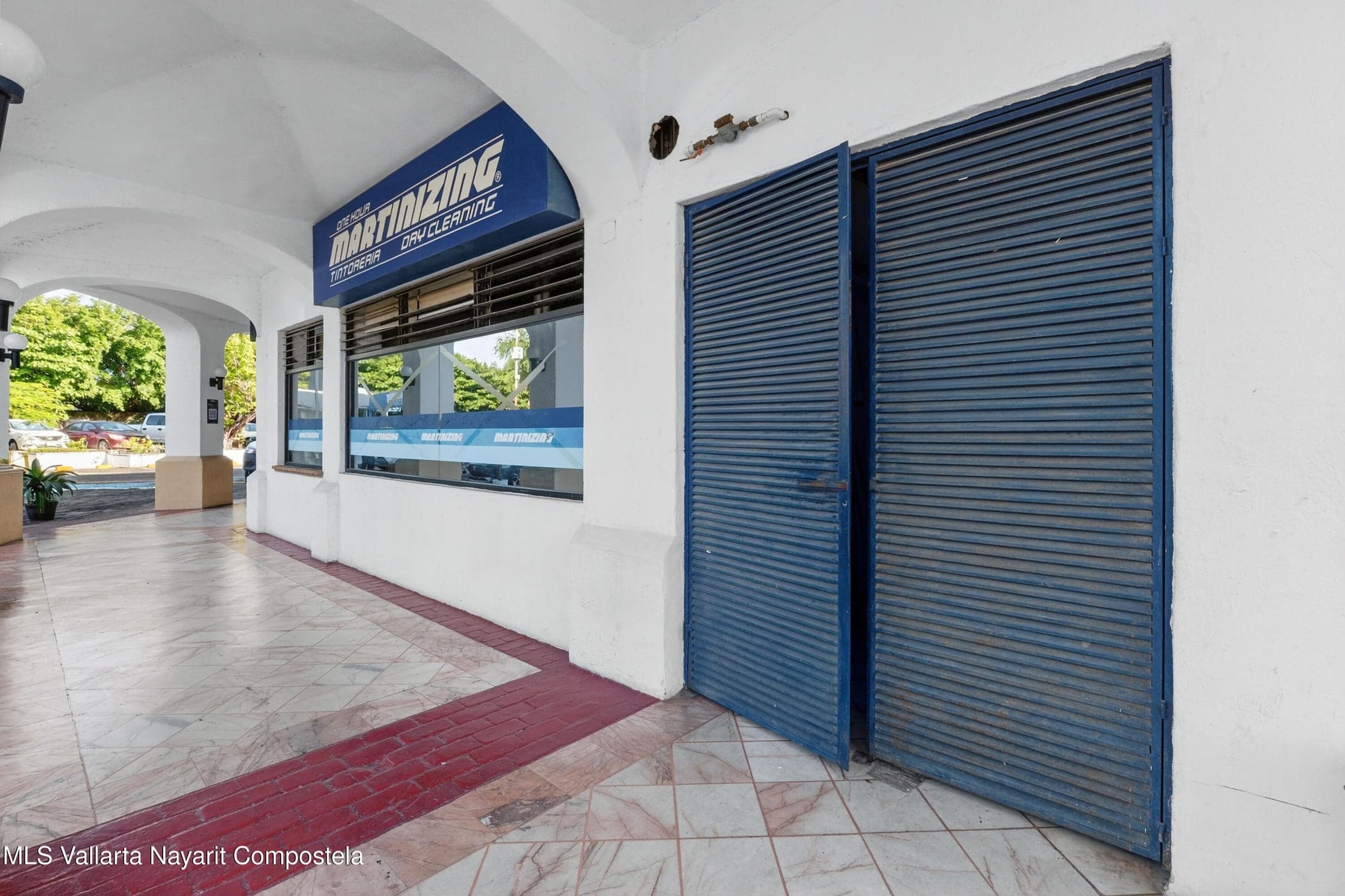 Local F-27 Plaza Marina