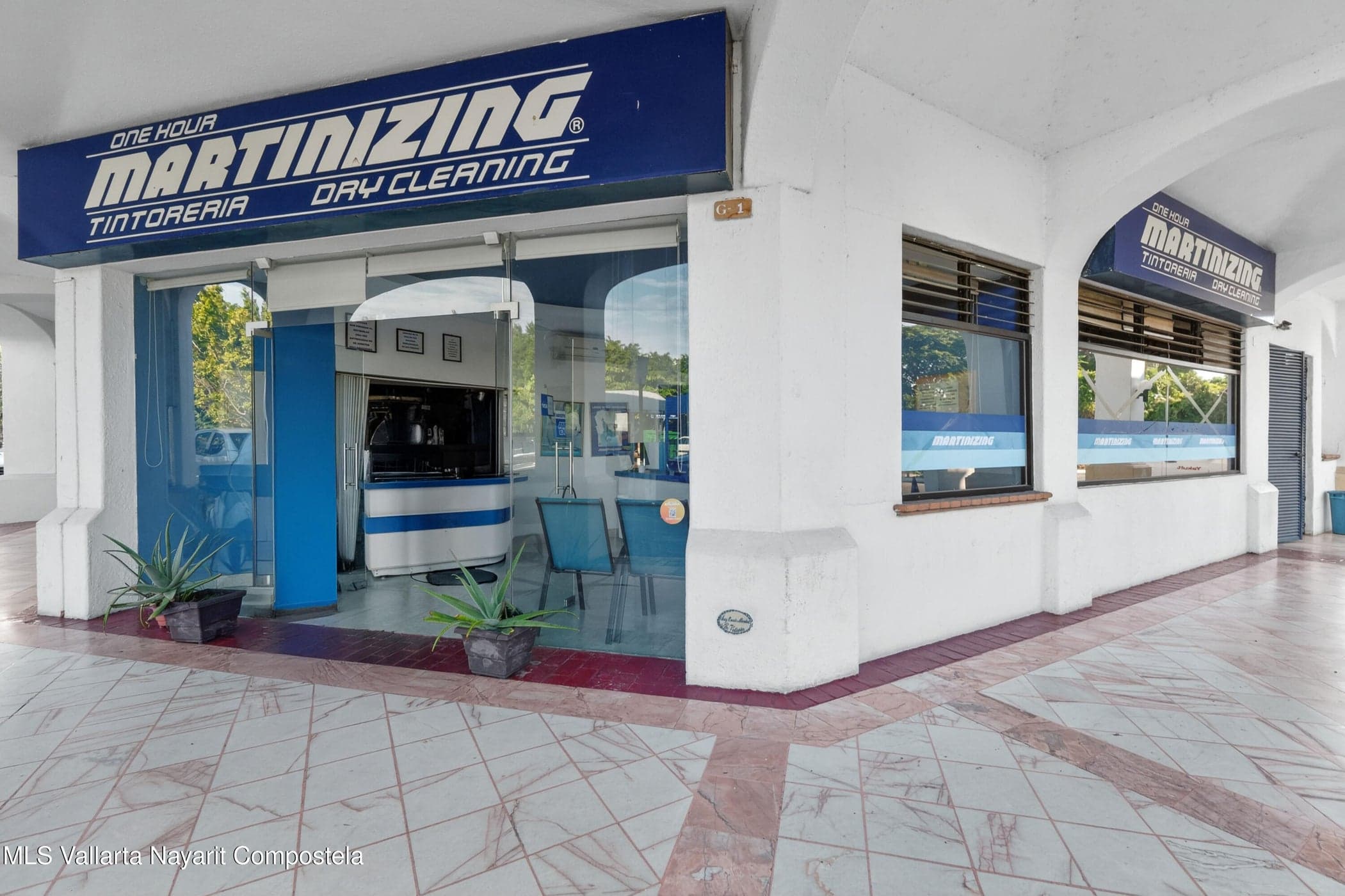 Local F-27 Plaza Marina