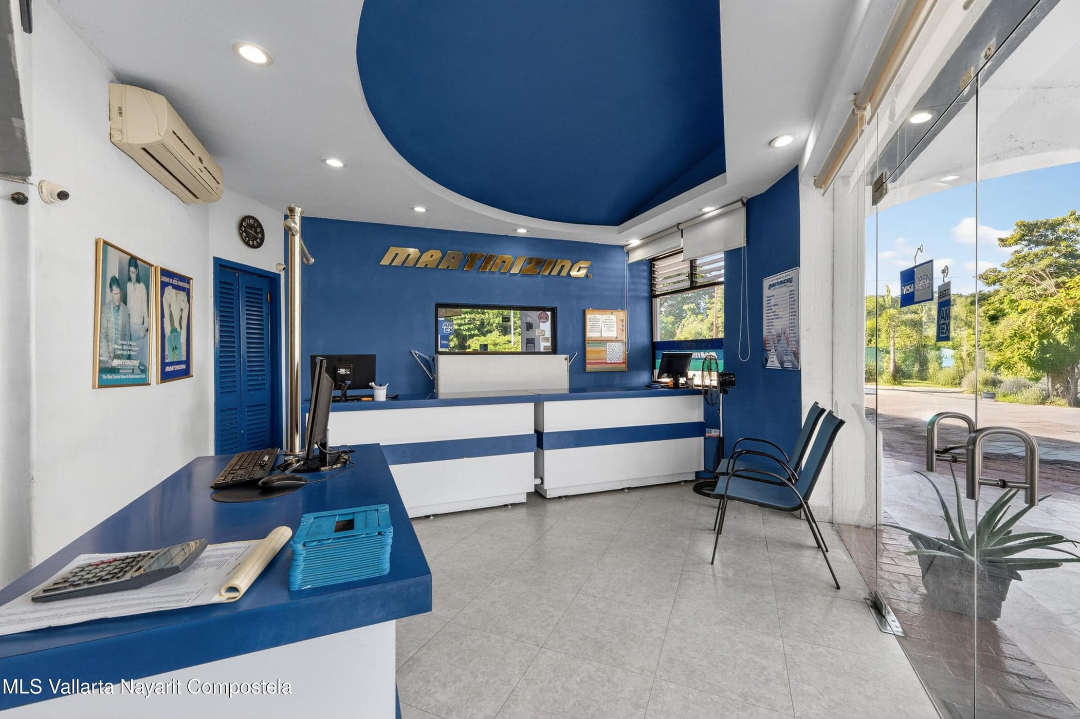 Local F-27 Plaza Marina