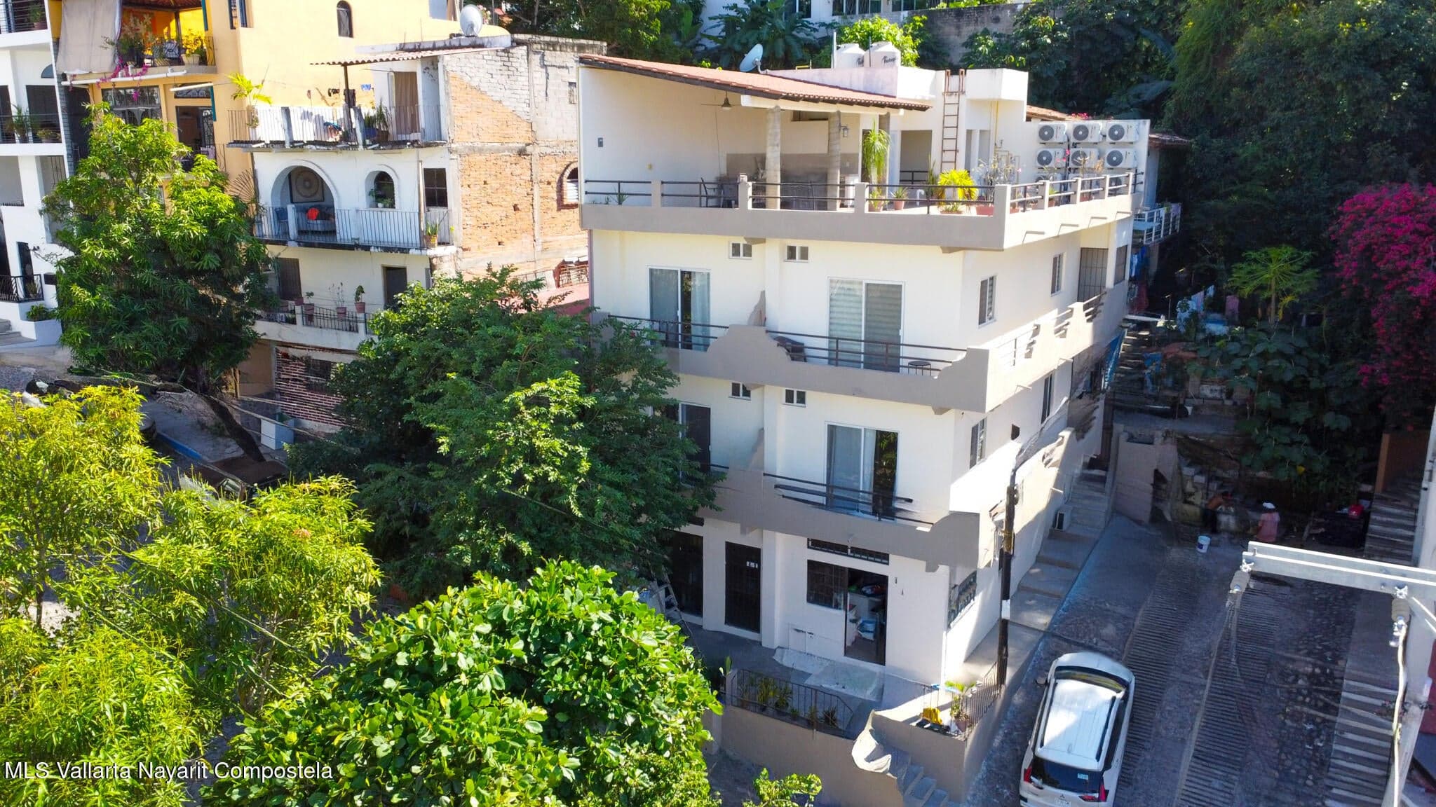 Bugambilias Building