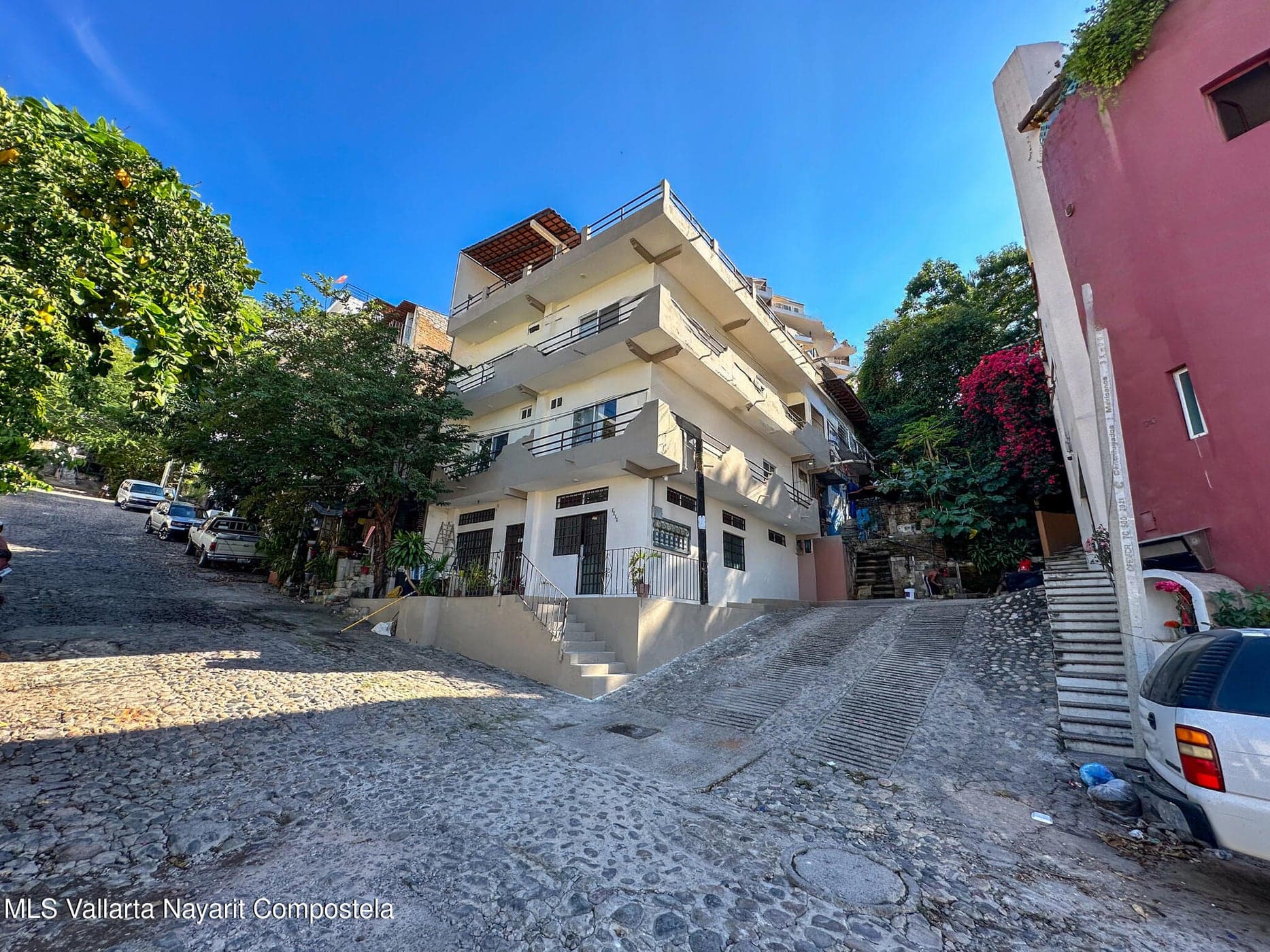 Bugambilias Building