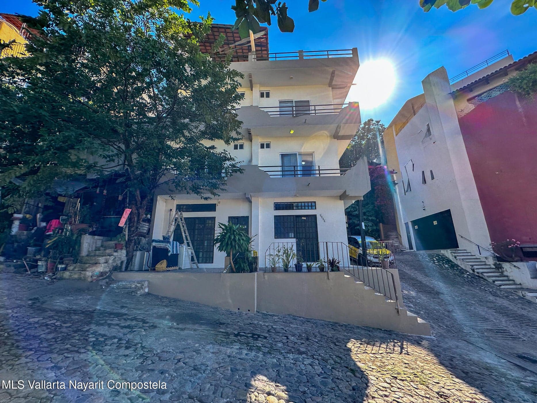 Bugambilias Building