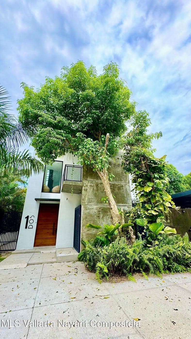 CASA DE LAS FLORES