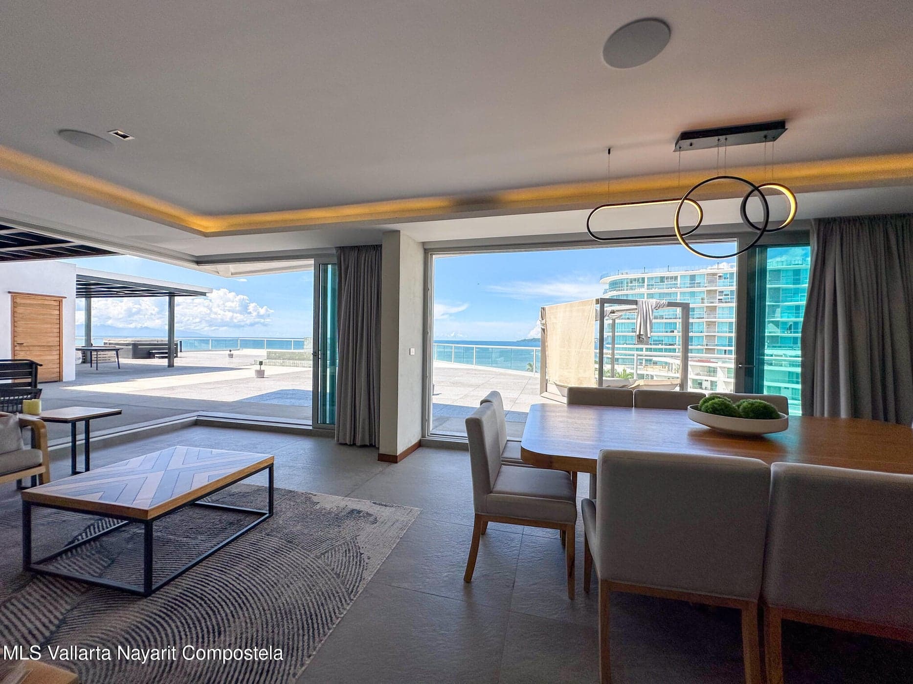 Penthouse Coral Tower 1