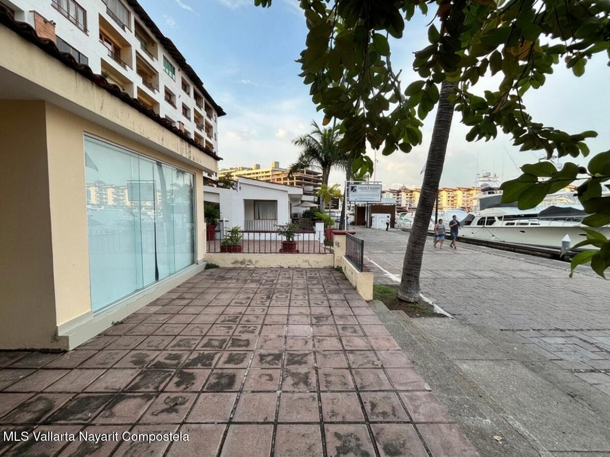 Local 1, Marina Vallarta