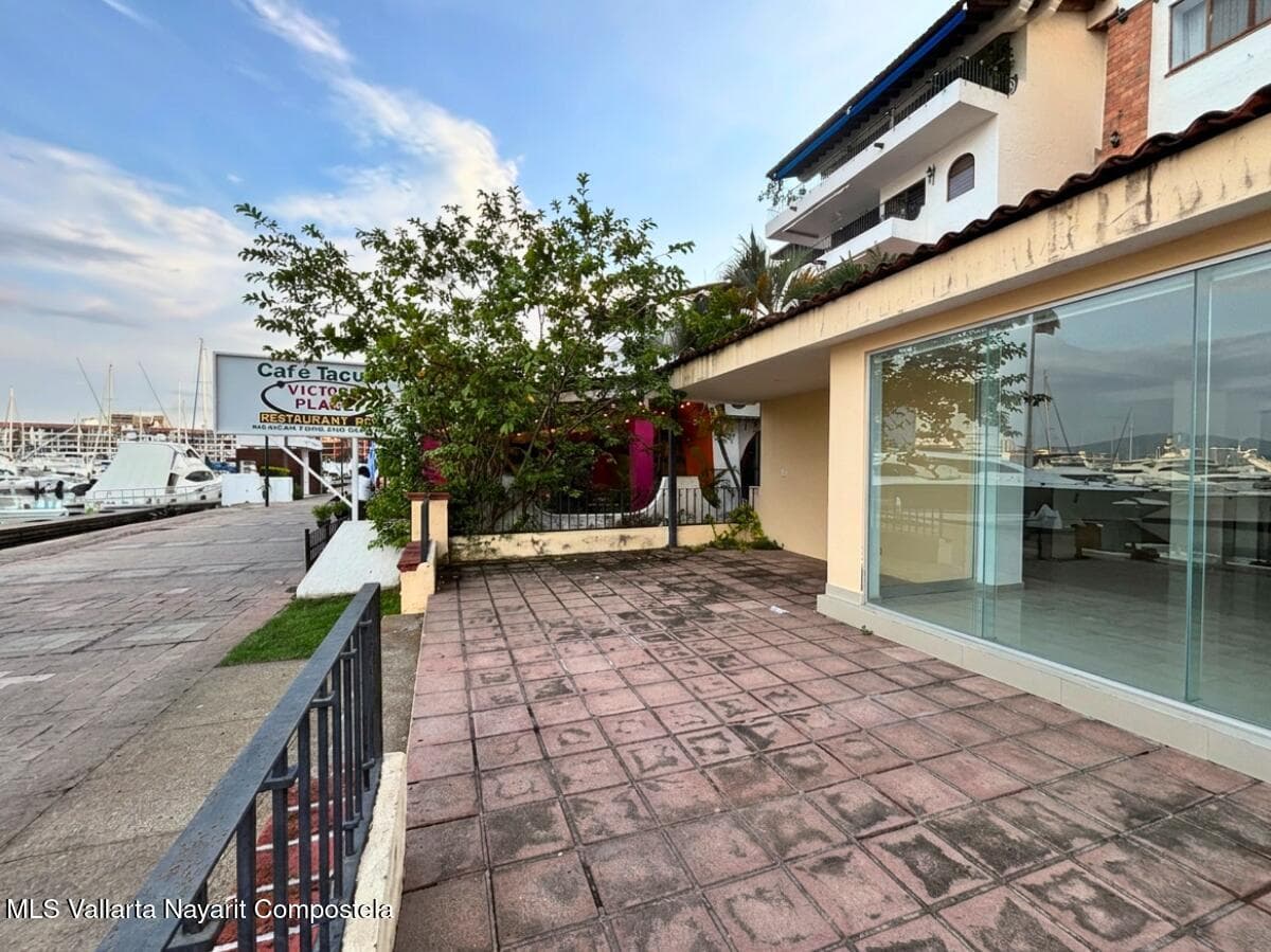 Local 1, Marina Vallarta