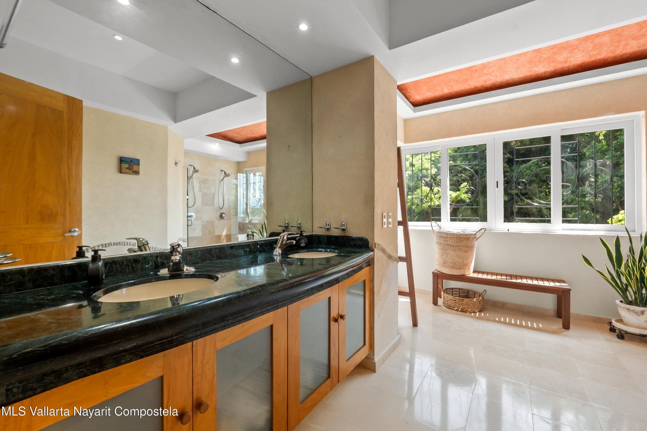 LA CIMA I CONDO 1B
